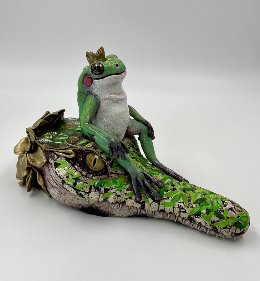 Sarah Lee-Crocodile frog sculpture -1